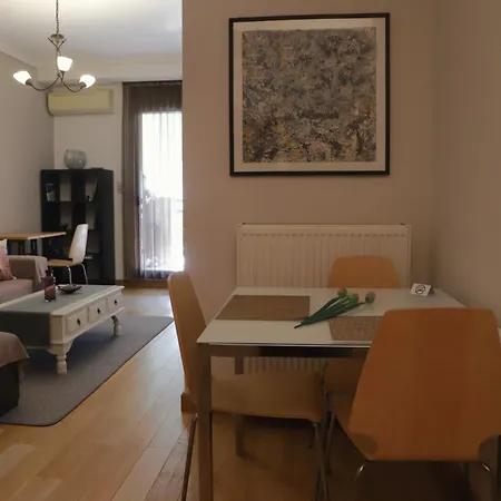 Fivef Downtown Apartman *